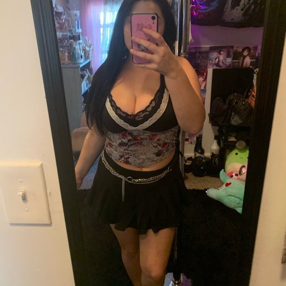 Meet your Posher, Jade - Picture 3 of 4